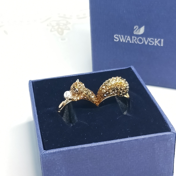 Swarovski Double Ring March Squirrel Motif Ring